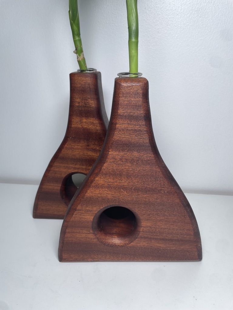 مزهرية بتصميم كلاسيكي