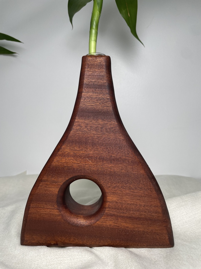 مزهرية بتصميم كلاسيكي