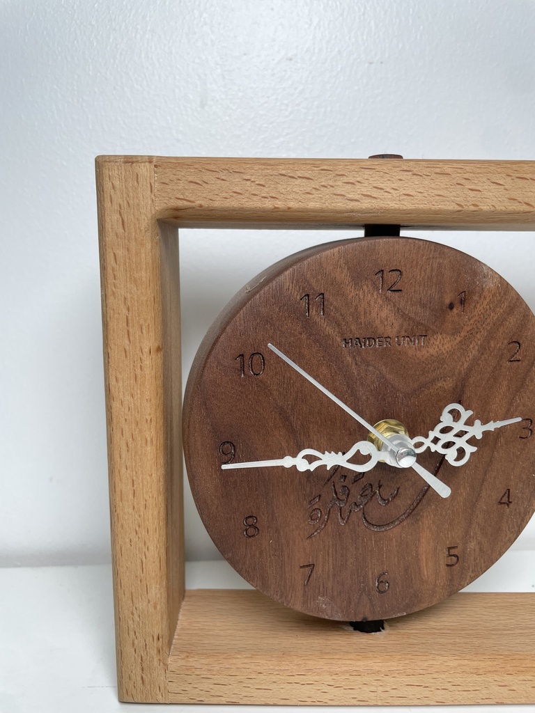 ساعه مع ايطار