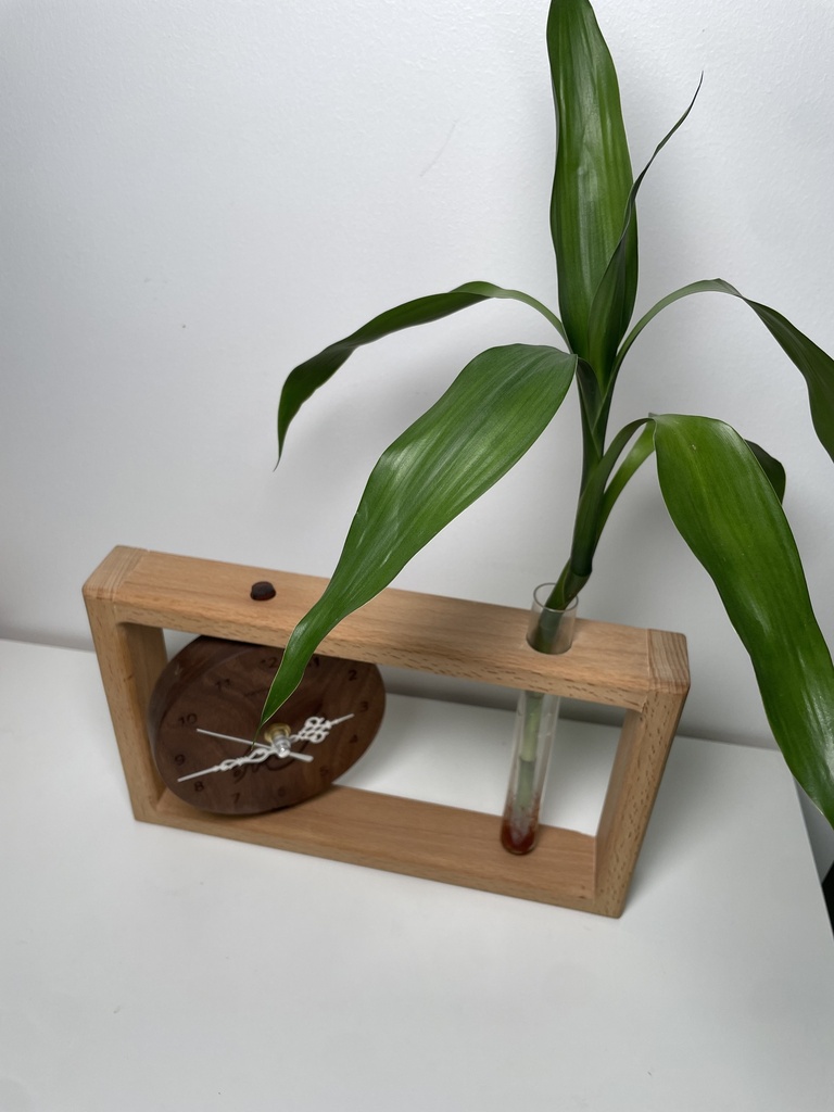 ساعه مع ايطار