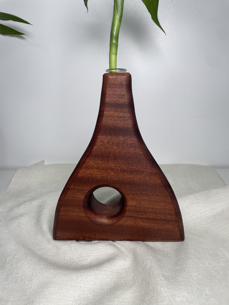 مزهرية بتصميم كلاسيكي